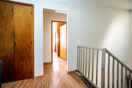 Casa à venda com 210m², 4 quartos e 2 vagasEscada