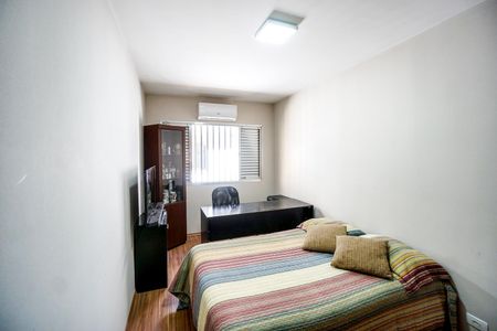 Casa à venda com 210m², 4 quartos e 2 vagasQuarto 2