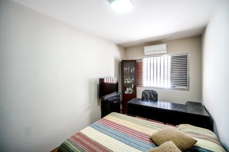 Casa à venda com 210m², 4 quartos e 2 vagasQuarto 2