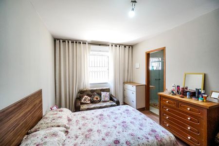 Casa à venda com 210m², 4 quartos e 2 vagasSuíte