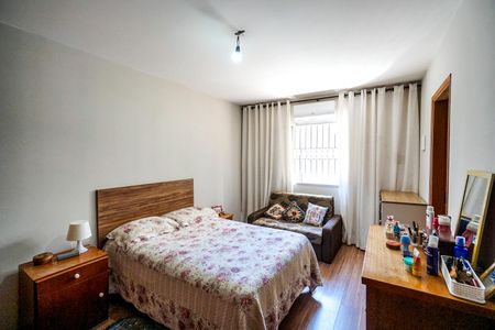 Casa à venda com 210m², 4 quartos e 2 vagasSuíte