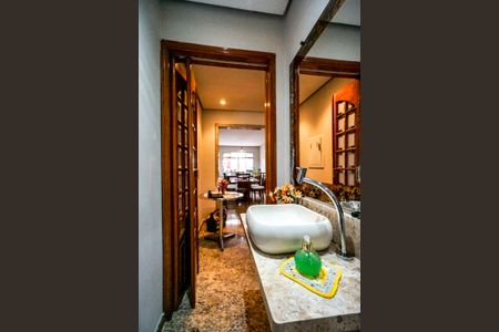 Casa à venda com 210m², 4 quartos e 2 vagasLavabo