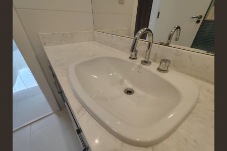 Casa de condomínio à venda com 380m², 5 quartos e 2 vagasBanheiro da Suíte 4