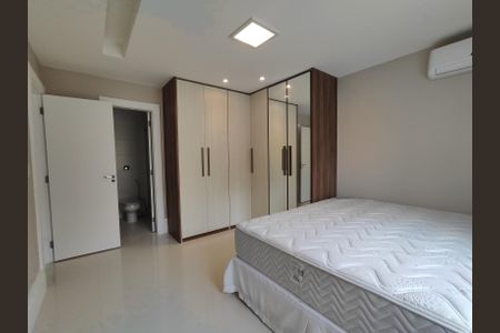 Casa de condomínio à venda com 380m², 5 quartos e 2 vagasSuíte 4