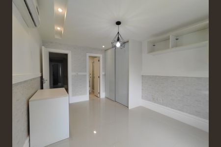 Casa de condomínio à venda com 380m², 5 quartos e 2 vagasSuíte 3