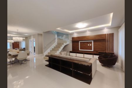 Casa de condomínio à venda com 380m², 5 quartos e 2 vagasSala