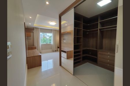 Casa de condomínio à venda com 380m², 5 quartos e 2 vagasSuíte 2