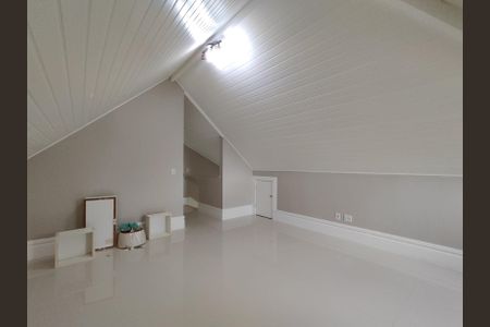 Casa de condomínio à venda com 380m², 5 quartos e 2 vagasSótão