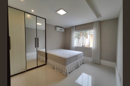 Casa de condomínio à venda com 380m², 5 quartos e 2 vagasSuíte 4