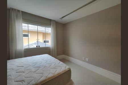 Casa de condomínio à venda com 380m², 5 quartos e 2 vagasSuíte 4