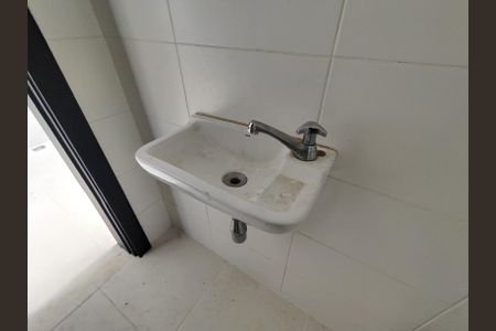 Casa de condomínio à venda com 380m², 5 quartos e 2 vagasBanheiro de Serviço