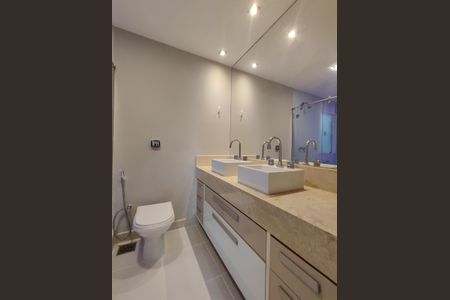 Casa de condomínio à venda com 380m², 5 quartos e 2 vagasBanheiro da Suíte 2