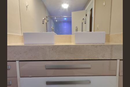 Casa de condomínio à venda com 380m², 5 quartos e 2 vagasBanheiro da Suíte 2