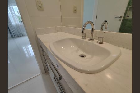 Casa de condomínio à venda com 380m², 5 quartos e 2 vagasBanheiro da Suíte 3