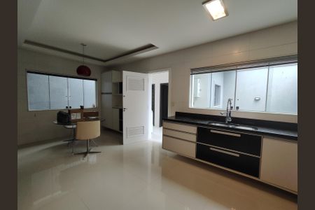 Casa de condomínio à venda com 380m², 5 quartos e 2 vagasCozinha