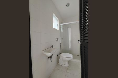 Casa de condomínio à venda com 380m², 5 quartos e 2 vagasBanheiro de Serviço