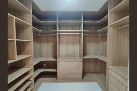 Casa de condomínio à venda com 380m², 5 quartos e 2 vagasSuíte 2 Closet