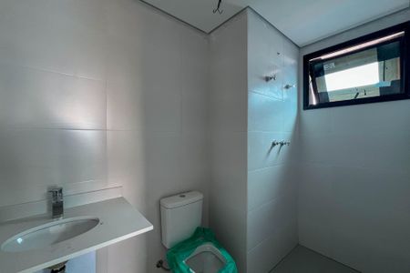 Apartamento à venda com 66m², 2 quartos e 1 vaga Apartamento à venda com 66m², 2 quartos e 1 vagaBanheiro da Suíte