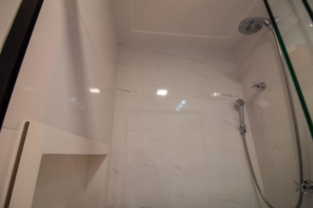 Apartamento para alugar com 81m², 2 quartos e 2 vagas Apartamento para alugar com 81m², 2 quartos e 2 vagasBanheiro