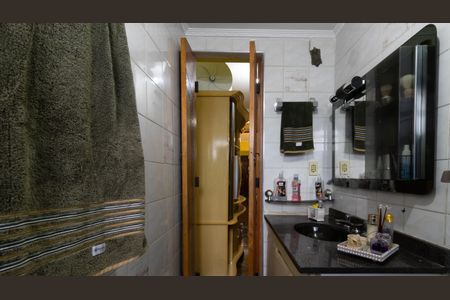 Apartamento à venda com 74m², 2 quartos e 1 vaga Apartamento à venda com 74m², 2 quartos e 1 vagaBanheiro