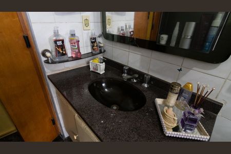 Apartamento à venda com 74m², 2 quartos e 1 vaga Apartamento à venda com 74m², 2 quartos e 1 vagaBanheiro