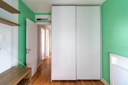 Apartamento à venda com 130m², 4 quartos e 2 vagasQuarto 3