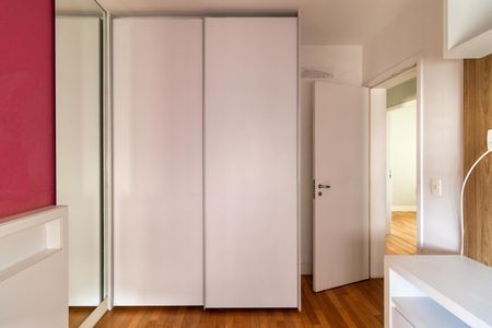 Apartamento à venda com 130m², 4 quartos e 2 vagasQuarto 2