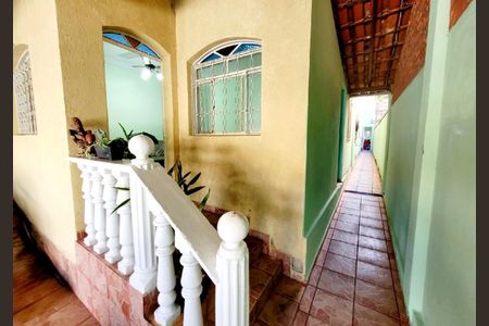 Casa à venda com 255m², 6 quartos e 2 vagasFoto 02