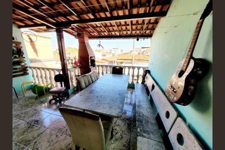 Casa à venda com 255m², 6 quartos e 2 vagasFoto 01