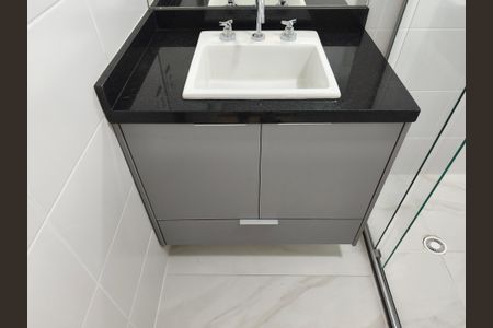 Banheiro de kitnet/studio para alugar com 1 quarto, 24m² em Alto do Ipiranga, São Paulo