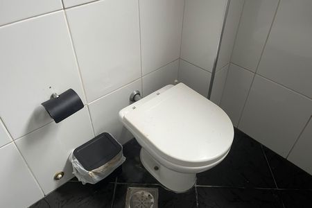 Banheiro de apartamento para alugar com 1 quarto, 53m² em José Menino, Santos