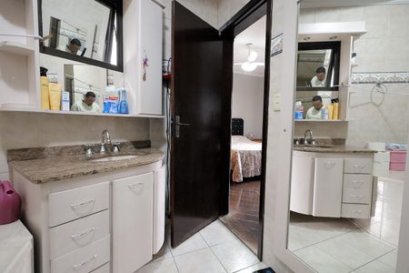 Casa à venda com 278m², 4 quartos e 6 vagasBanheiro da Suíte 1