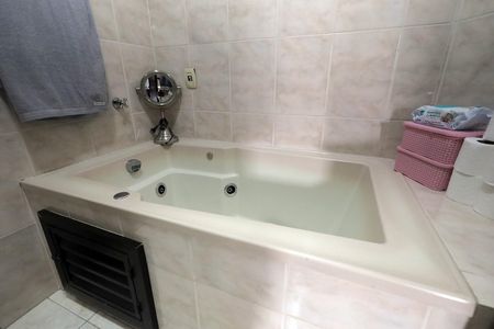 Casa à venda com 278m², 4 quartos e 6 vagasBanheiro da Suíte 1