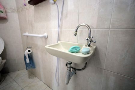 Casa à venda com 278m², 4 quartos e 6 vagasBanheiro 