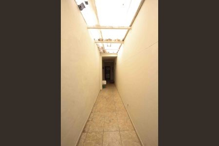 Casa à venda com 160m², 4 quartos e 3 vagas Casa à venda com 160m², 4 quartos e 3 vagasCorredor externo