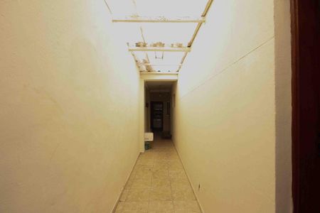 Casa à venda com 160m², 4 quartos e 3 vagas Casa à venda com 160m², 4 quartos e 3 vagasCorredor externo