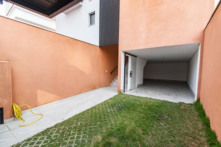 Casa à venda com 220m², 3 quartos e 4 vagas Casa à venda com 220m², 3 quartos e 4 vagasGaragem