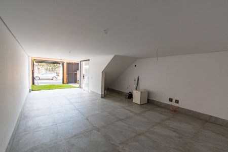 Casa à venda com 220m², 3 quartos e 4 vagas Casa à venda com 220m², 3 quartos e 4 vagasGaragem