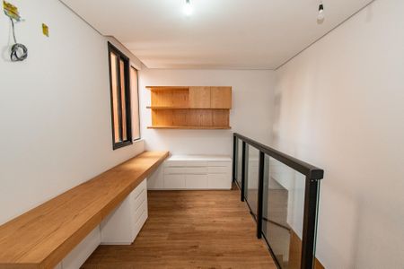 Casa à venda com 220m², 3 quartos e 4 vagas Casa à venda com 220m², 3 quartos e 4 vagasEscritório