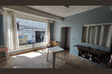 Casa para alugar com 90m², 2 quartos e 2 vagas Casa para alugar com 90m², 2 quartos e 2 vagasVaranda