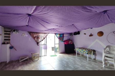 Casa para alugar com 90m², 2 quartos e 2 vagas Casa para alugar com 90m², 2 quartos e 2 vagasTerraço