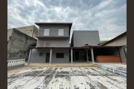 Casa para alugar com 406m², 4 quartos e 6 vagasFachada