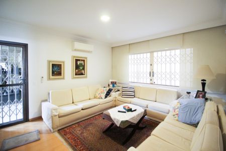 Casa à venda com 415m², 5 quartos e 6 vagasSala de TV 1