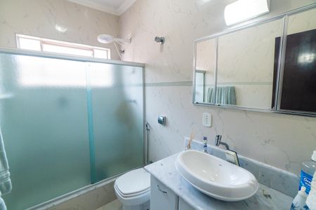 Casa à venda com 147m², 3 quartos e 2 vagas Casa à venda com 147m², 3 quartos e 2 vagasBanheiro Social