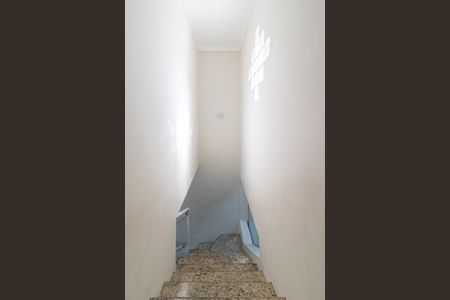 Casa de condomínio à venda com 120m², 3 quartos e 2 vagas Casa de condomínio à venda com 120m², 3 quartos e 2 vagasEscada