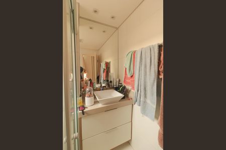 Apartamento à venda com 69m², 2 quartos e 1 vaga Apartamento à venda com 69m², 2 quartos e 1 vagaSuíte Banheiro