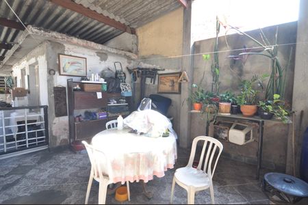 Casa para alugar com 70m², 2 quartos e sem vagaQuintal