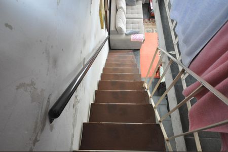 Casa para alugar com 70m², 2 quartos e sem vagaEscada