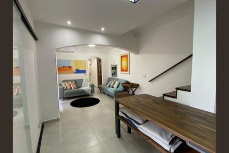 Casa à venda com 446m², 2 quartos e 3 vagas Casa à venda com 446m², 2 quartos e 3 vagasSala 2