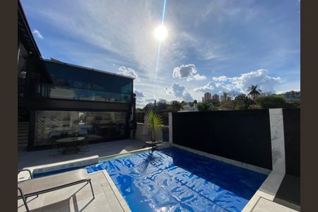 Casa à venda com 446m², 2 quartos e 3 vagas Casa à venda com 446m², 2 quartos e 3 vagasÁrea comum - Piscina